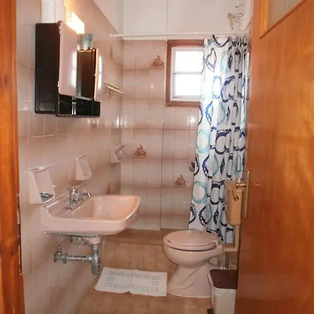 דירה 2 Space- Selfcatering Helen No 8 *